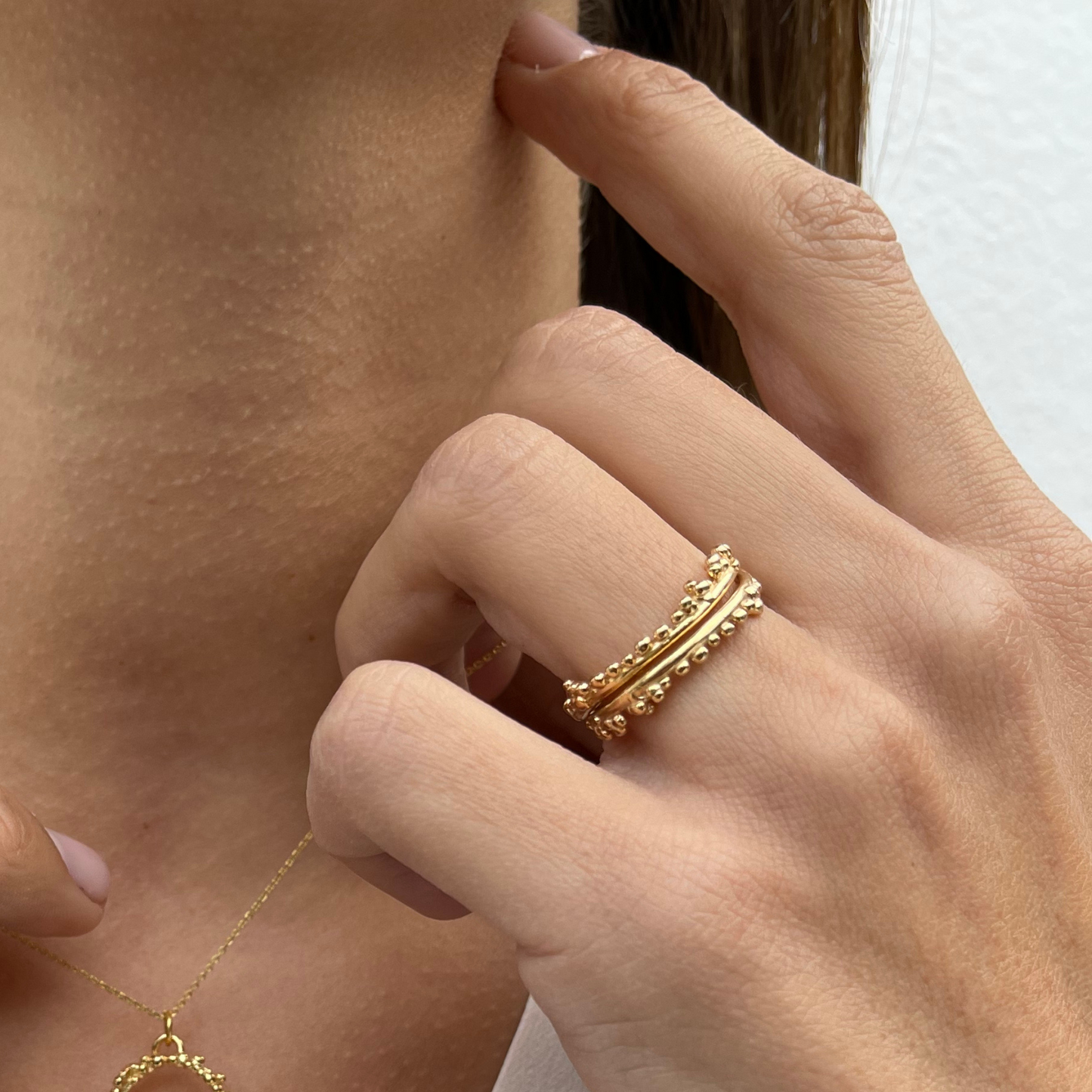 NORIDU Jewelry Bubbles Crown Set of two rings in gold on a model - Greek Jewellery Designer